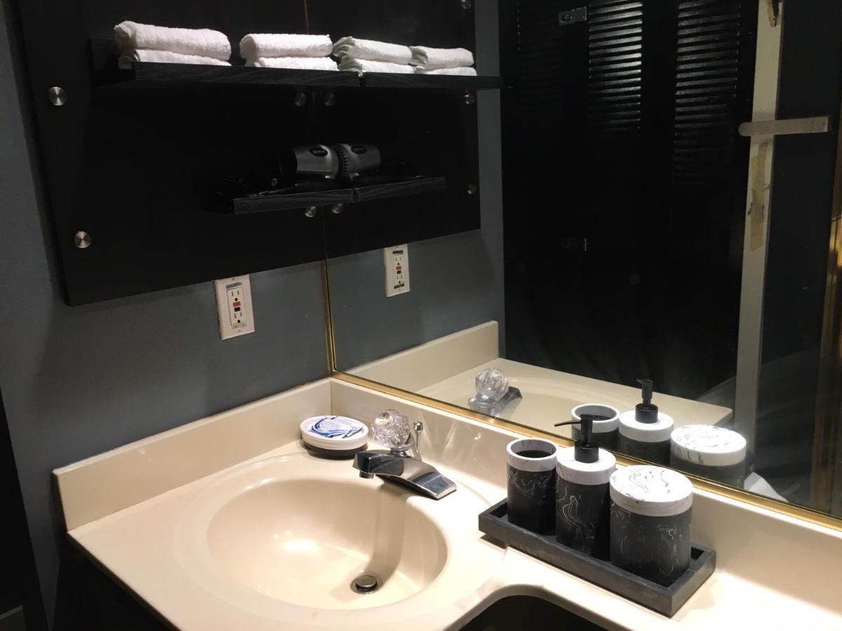 Style Basement Apartment Vancouver Bagian luar foto