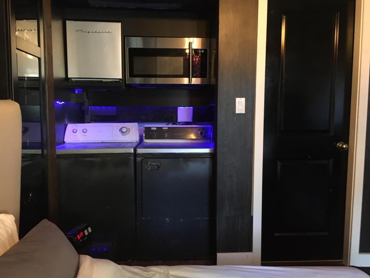 Style Basement Apartment Vancouver Bagian luar foto