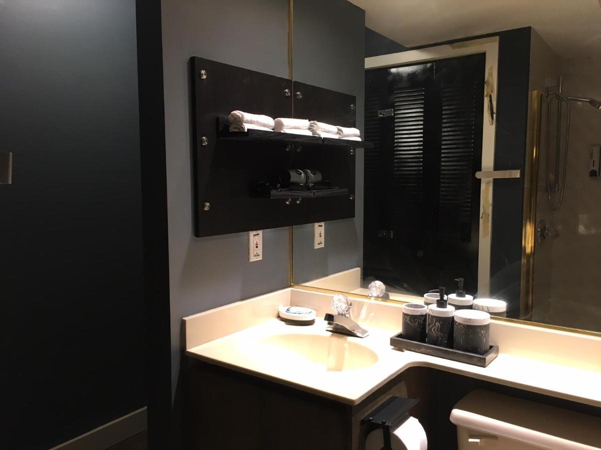 Style Basement Apartment Vancouver Bagian luar foto